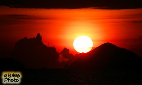 ベトナム ニャチャンのビーチから見た日の出