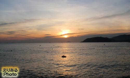 ベトナム ニャチャンのビーチから見た日の出