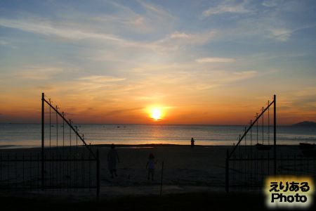 ベトナム ダナンのビーチから見た日の出